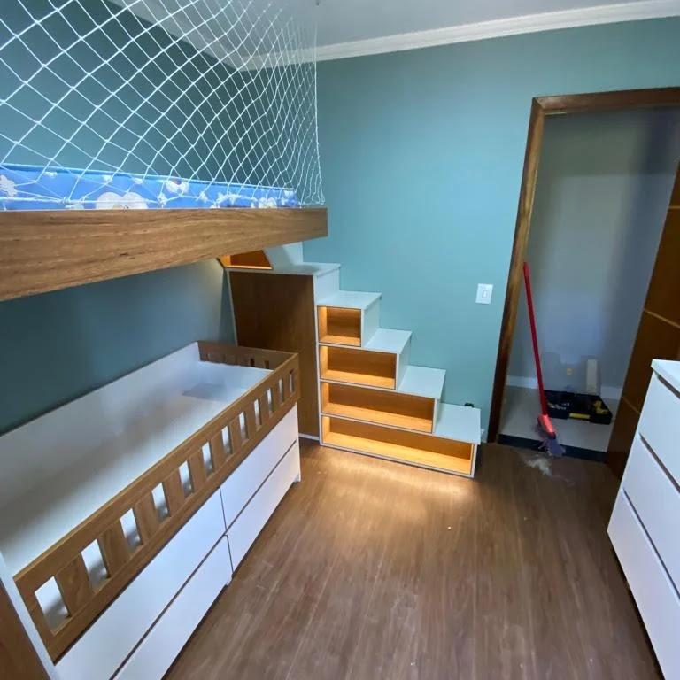 Quarto infantil planejado com cama elevada